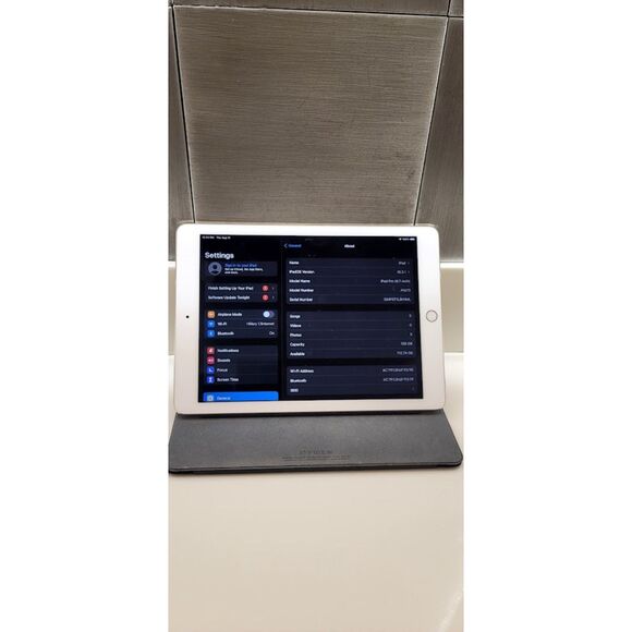 Apple iPad Pro 9.7 A1673 128gb in Gold Excellent Condition w/ Apple Keyboard - Picture 1 of 8